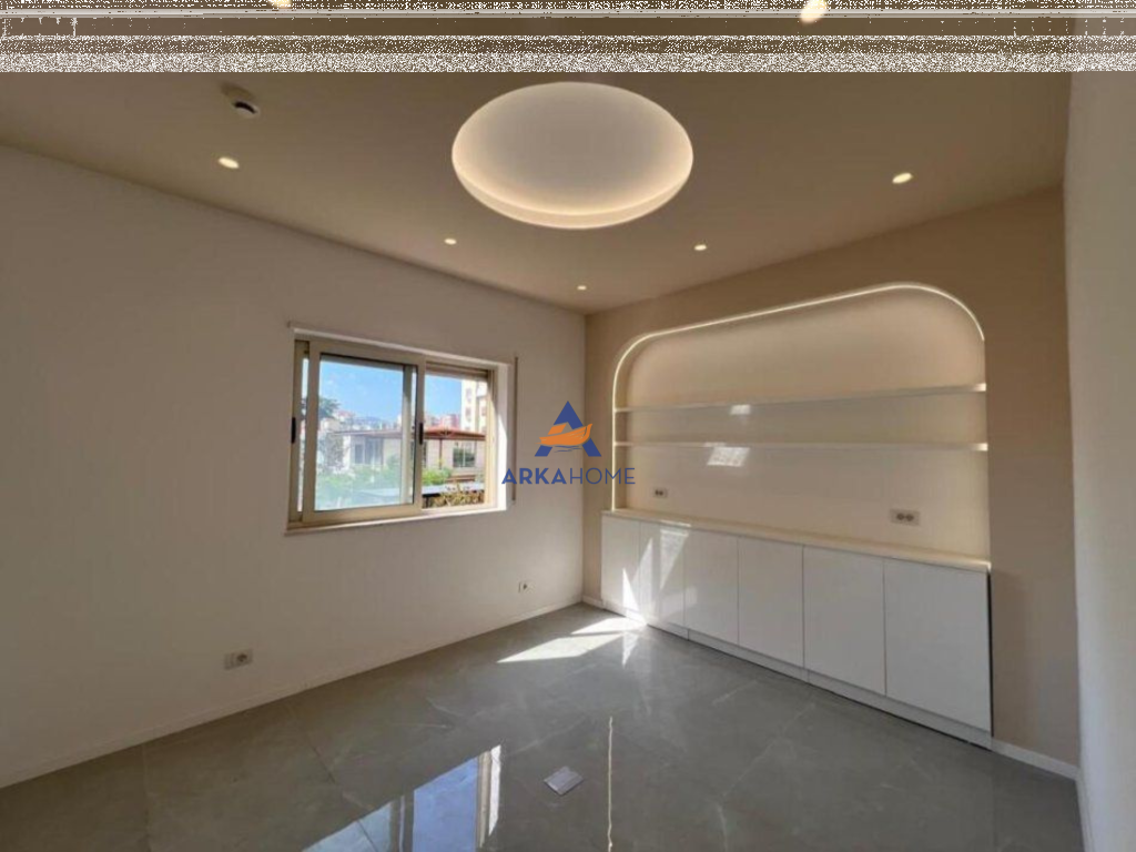 LOCALE COMMERCIALE IN AFFITTO 140 M2 "RR. PANORAMA, COMPLESSO PRESTIGE" 1500 EURO