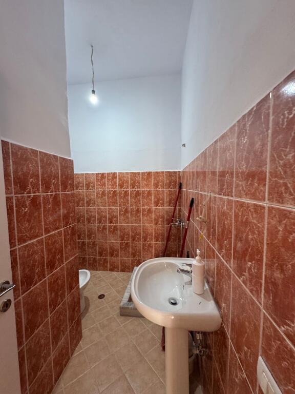 Rent 3+1 apartment in Fresk 45000 lek near Europa bakery