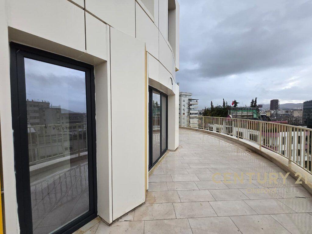 Ufficio 3+2+ veranda in affitto a Zogu i Zi