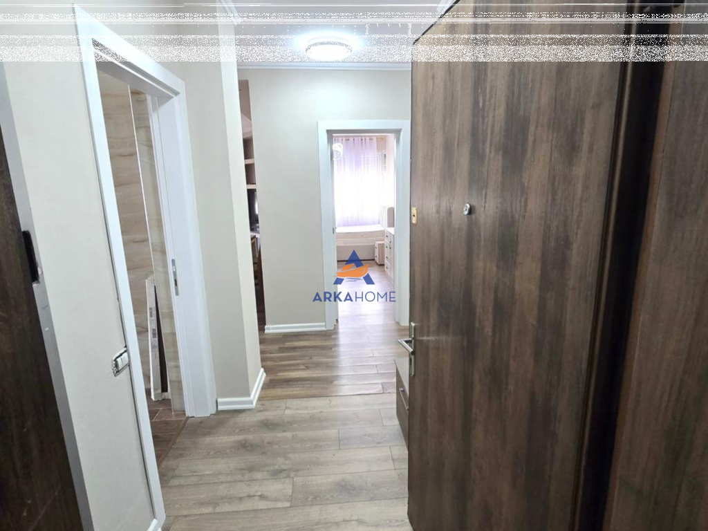 JEPET ME QERA APARTAMENT 2+1 "TE 21 DHJETORI" 800 EURO