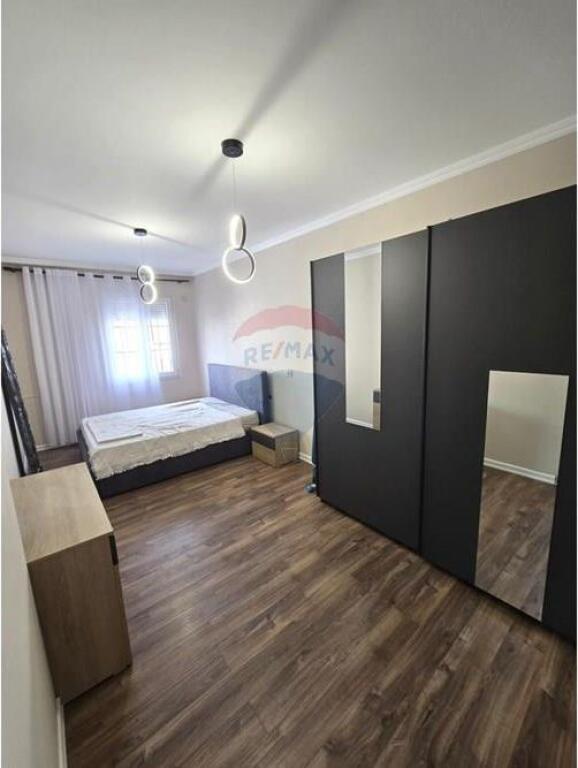 Apartament - Për Qira - Square 21, Tiranë