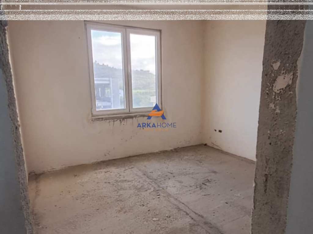 AFFITTASI EDIFICIO DI 3 PIANI INSIEME A UFFICI COMMERCIALI 1280 M2 " TIRANA VAQARR KM5" 13.000 EURO