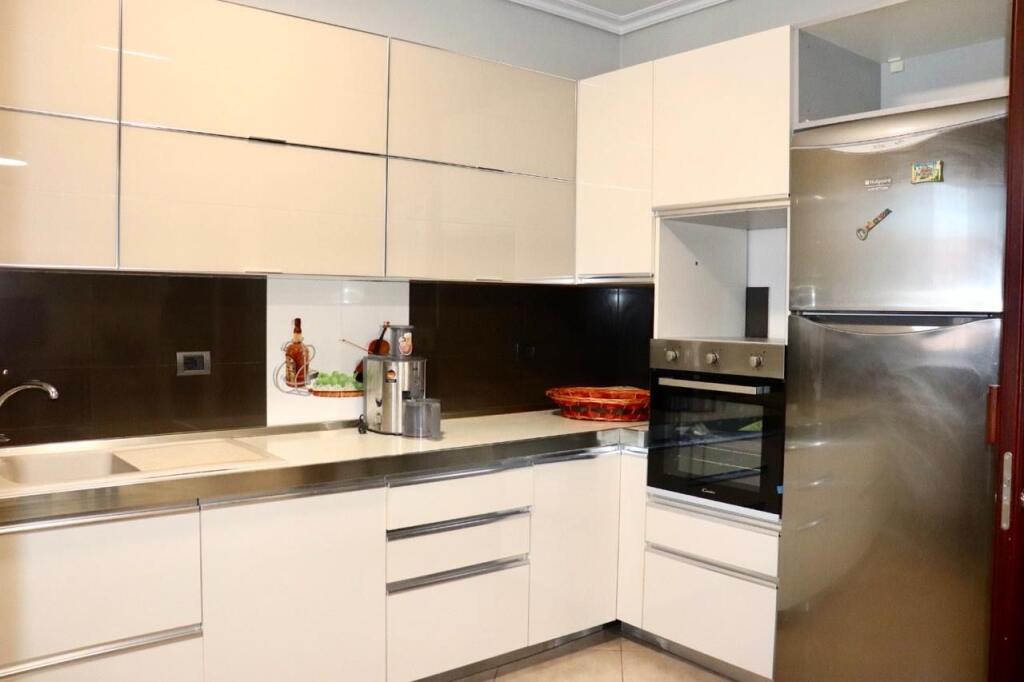 Apartament 3+1+2 per qira ne Xhamllik