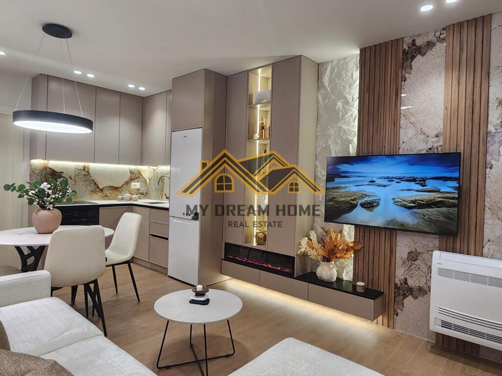 VENDESI UN SUPER APPARTAMENTO 2+1 A PLAZH ILIRIA DURRES