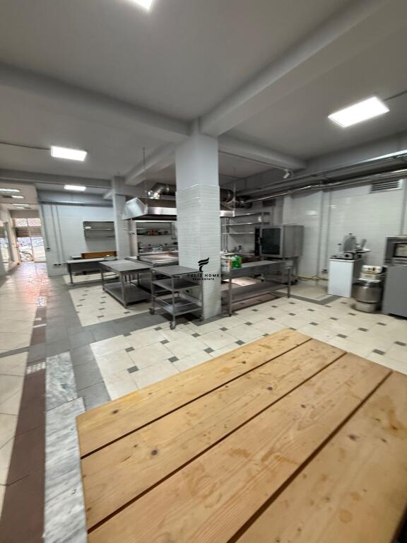 SHITET AMBIENT BIZNESI 150 M2 QENDER 330.000 EURO