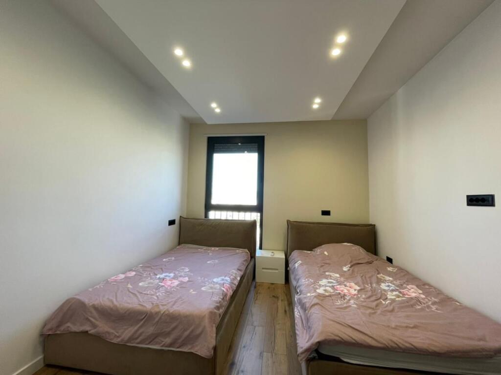 Apartament 2+1+Parking per qira tek Kompleksi Olimpik tek Komuna e Parisit.