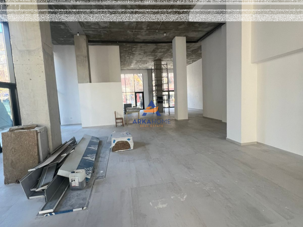 LOCALE COMMERCIALE IN AFFITTO 200 M2 "RRUGA BARRIKADA" 4500 EURO