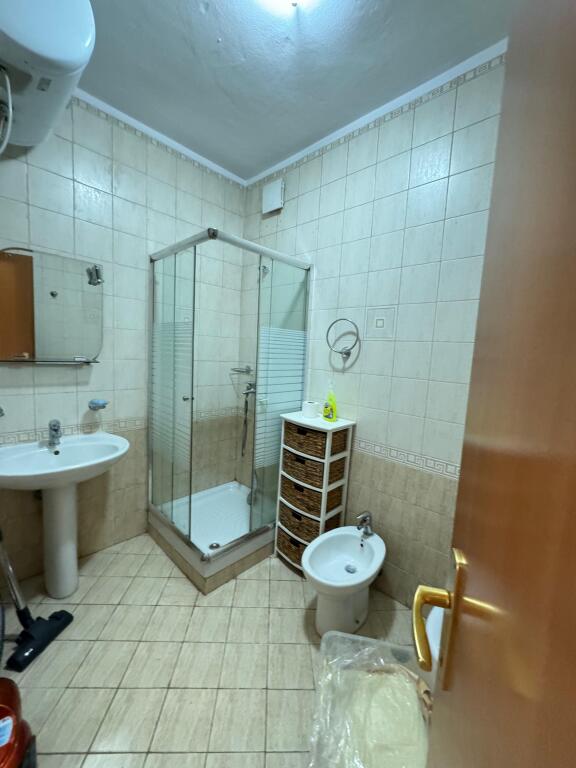 🏘️ Jepet me qira apartament 2+1+2 📍 Rruga e Elbasanit, Tiranë💶 Çmimi: 800 € neto