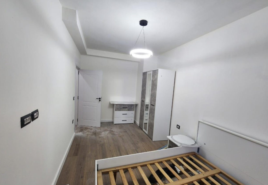 🏡 Apartament 1+1 me Verandë – Komuna e Parisit, pranë Rrethit