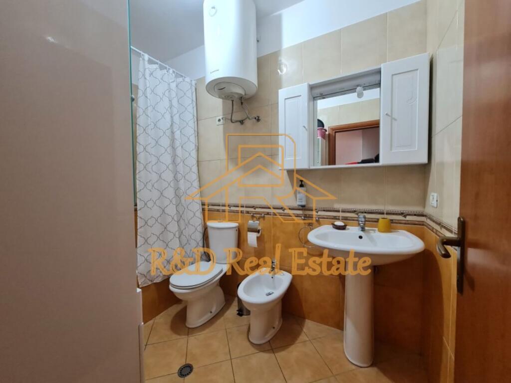 🏡 Appartamento arredato in affitto – (Viale Zogu I)📍 Adiacente al liceo Sinan Tafaj
