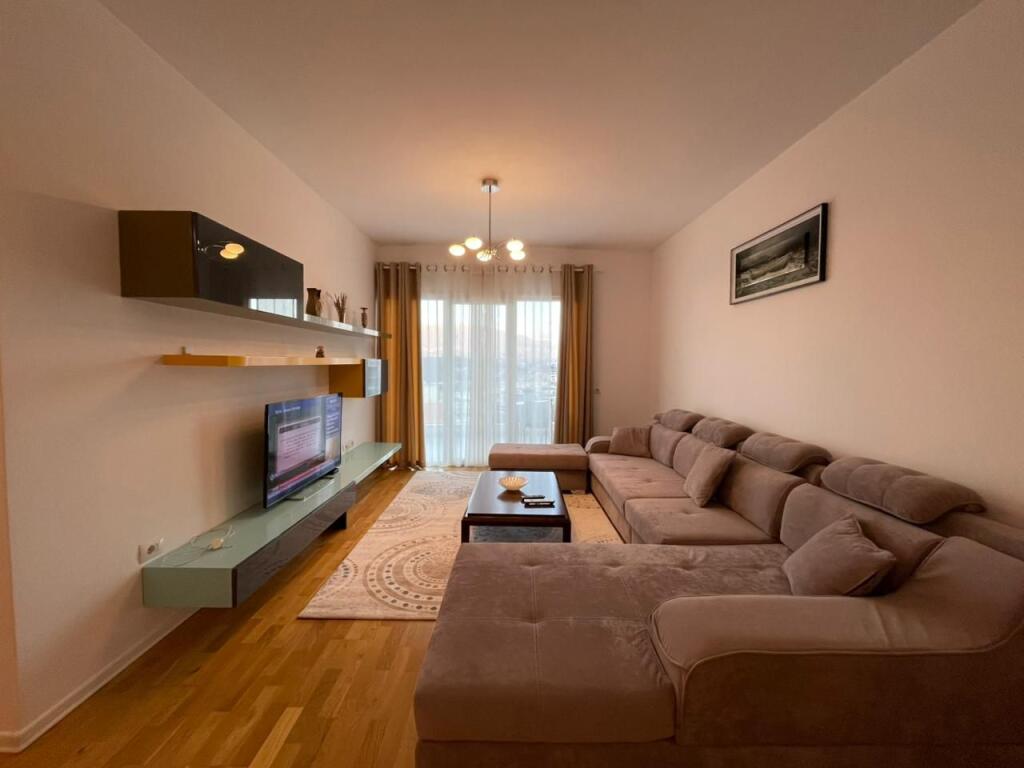 Apartament 2+1 per qira tek Kopeshti Botanik.