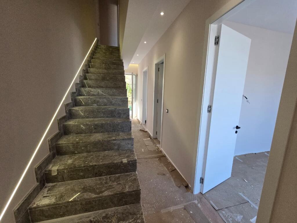 Villa in Affitto nel Complesso Residenziale, Lago Secco, Tirana