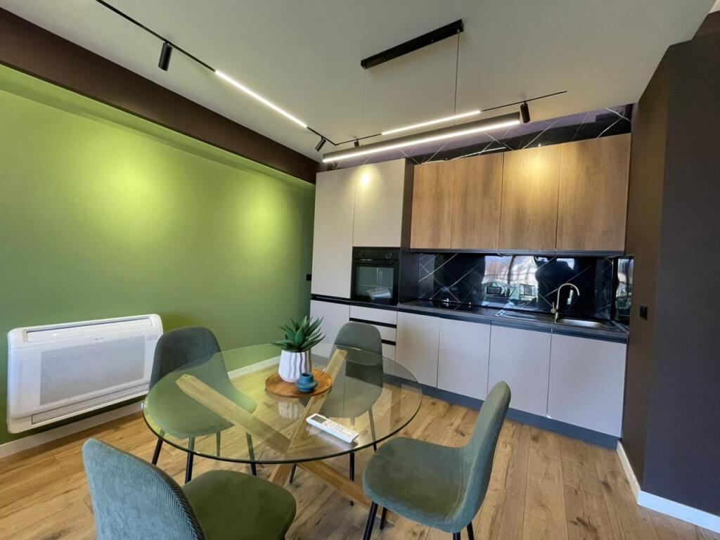Apartament 2+1+Parking per qira tek Kompleksi Olimpik tek Komuna e Parisit.