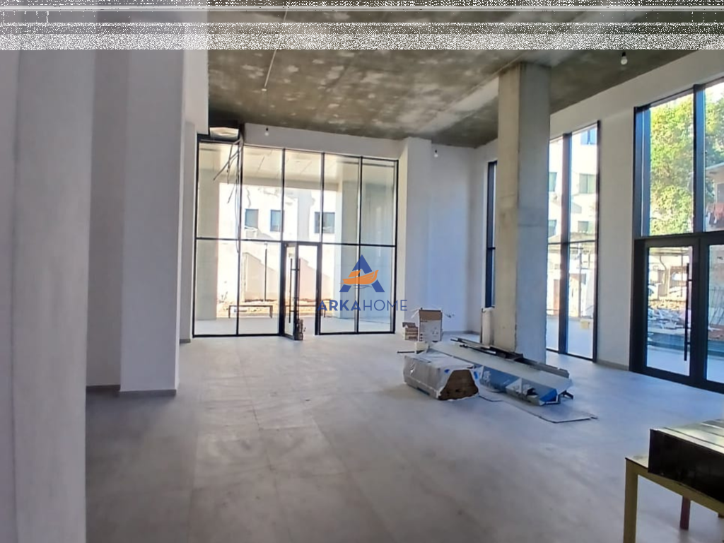 LOCALE COMMERCIALE IN AFFITTO 200 M2 "RRUGA BARRIKADA" 4500 EURO