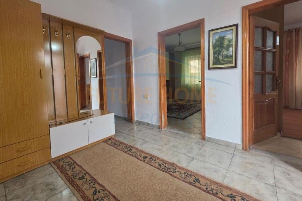 Qera, Apartament 2+1+2+2 Poste Parkimi, Xhamlliku, Tiranë.