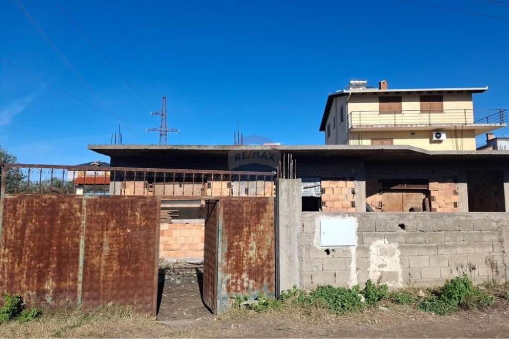 🏡 Shtëpi Private për Shitje – Rruga Mis Durhan, Vlorë´