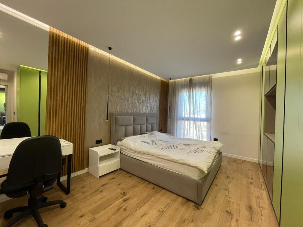 Apartament 2+1+Parking per qira tek Kompleksi Olimpik tek Komuna e Parisit.