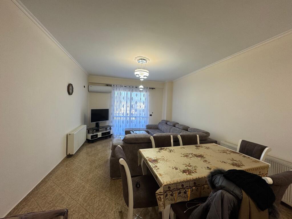 Qera apartament 2+1  Kati 4 pallat me ashensor  E mobiluar  Cmimi 60.000 leke  Prane Nela 6 ,yzberisht