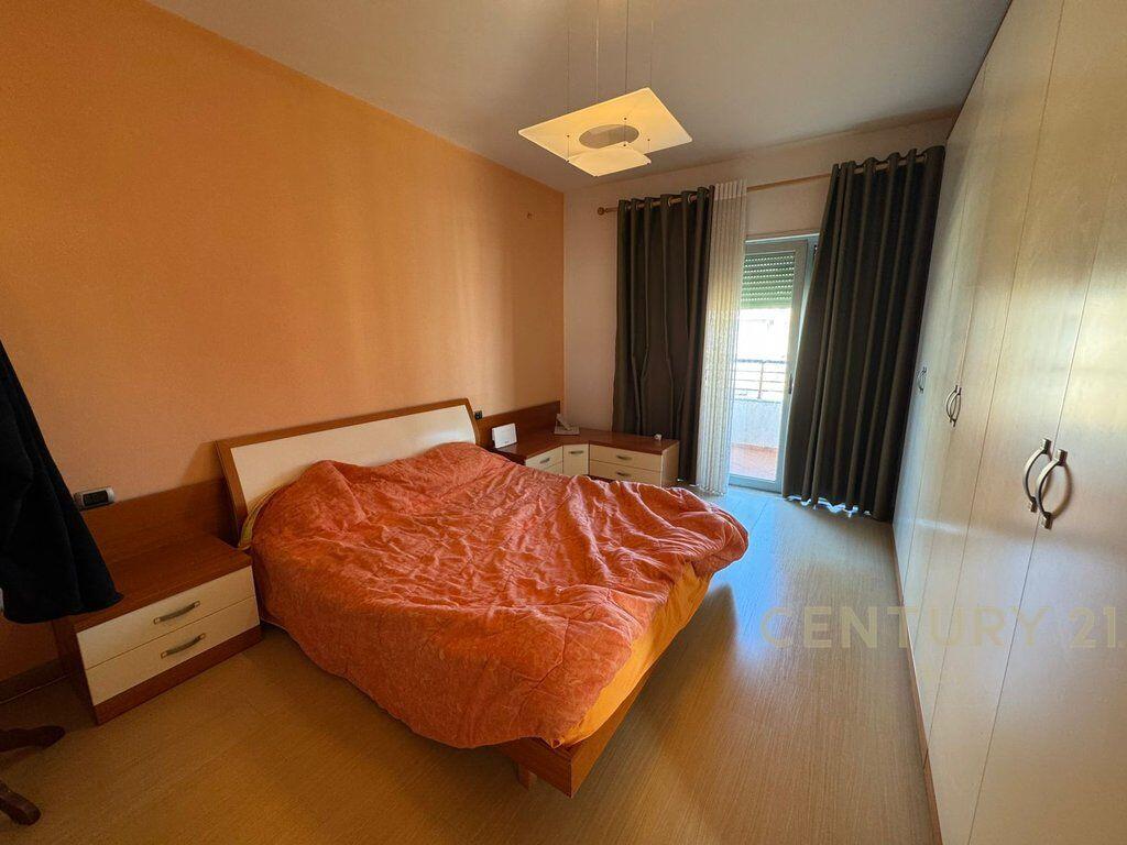 VENDESI APPARTAMENTO 3+1+2 A DURAZZO