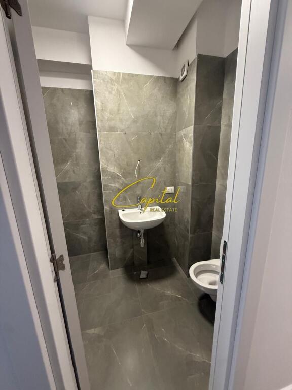 ZYRE ME QIRA 85 M2 KOMPLEKSI FARMACIA 10 550 EURO