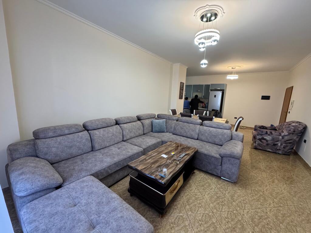 Qera apartament 2+1  Kati 4 pallat me ashensor  E mobiluar  Cmimi 60.000 leke  Prane Nela 6 ,yzberisht