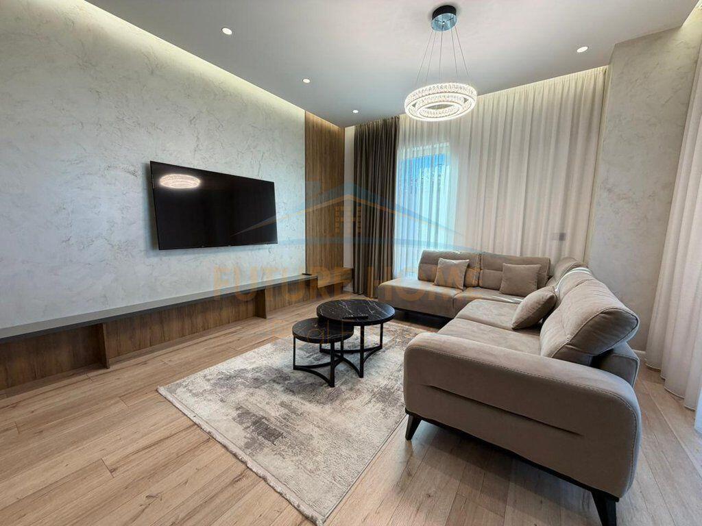 Qira, Apartament 2+1+Post parkimi, prane Air Albania,Tirane.