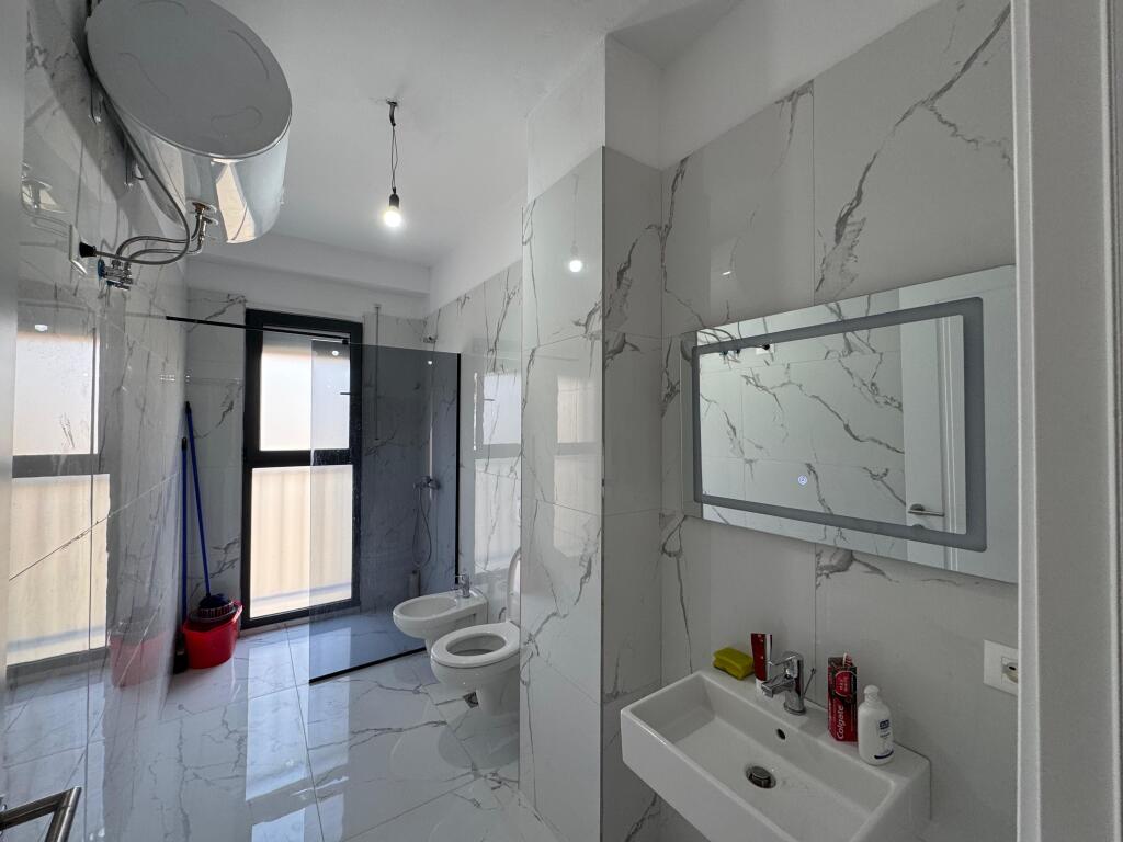 Shitet Apartament 2+1+2 Bulevardi i ri