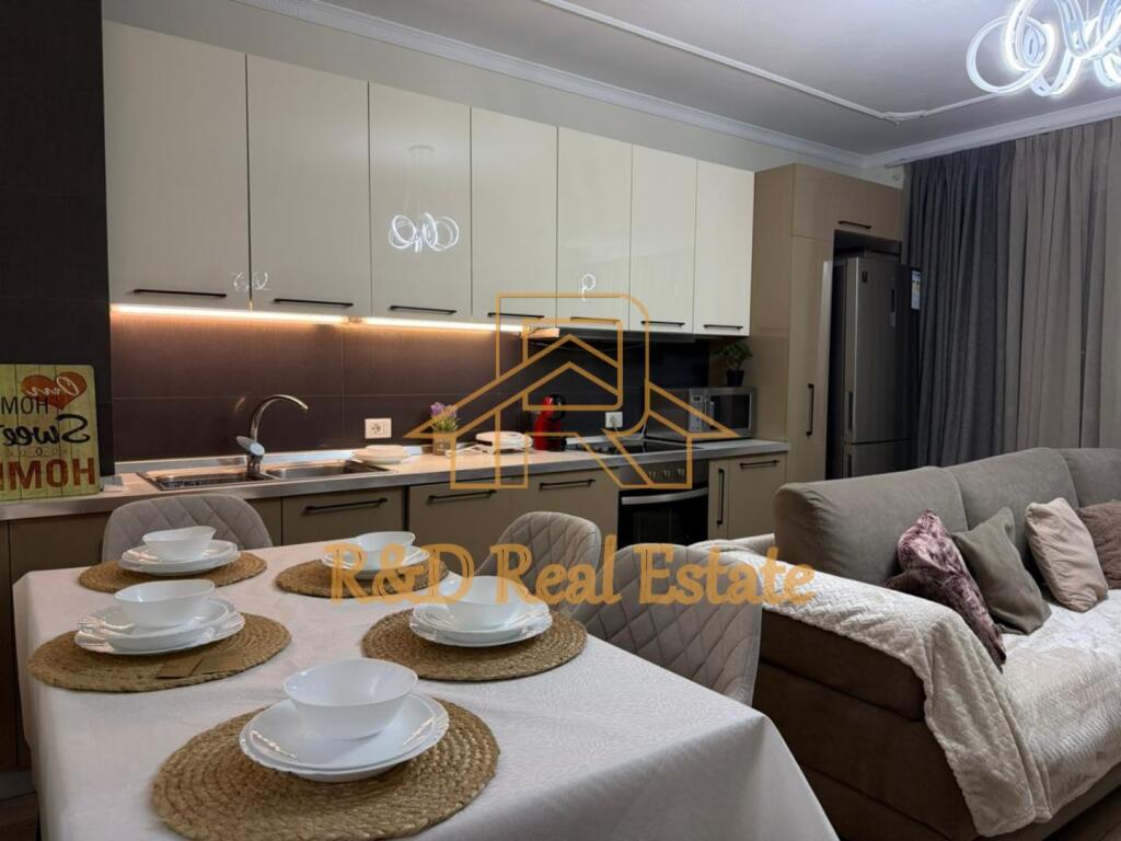 🏡 Appartamento 3+1 + balcone in affitto – Viale Bajram Curri