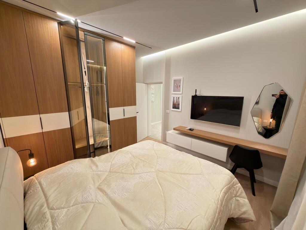 🏡 Jepet me qira super apartament 1+1  📍 Rruga e Barrikadave, Tiranë💶 Çmimi: 700 € / muaj