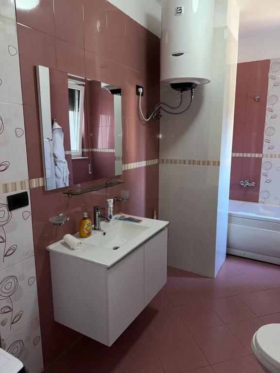 Apartament 3+1+2 per qira ne Xhamllik