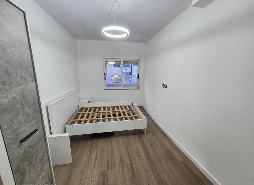 🏡 Shitet apartament 1+1+Verande te Komuna e Parisit