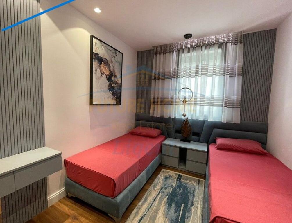 Affitto  Appartamento  3+1+2+Posto Auto +Giardino+ Veranda TEG Tirana