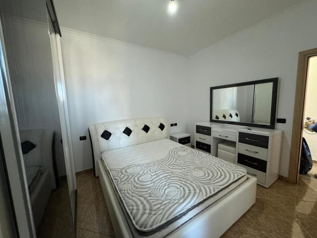 🏘️ Jepet me qira apartament 2+1 📍 Yzberisht, pranë Nela 6💰 Çmimi: 50.000 lekë / muaj