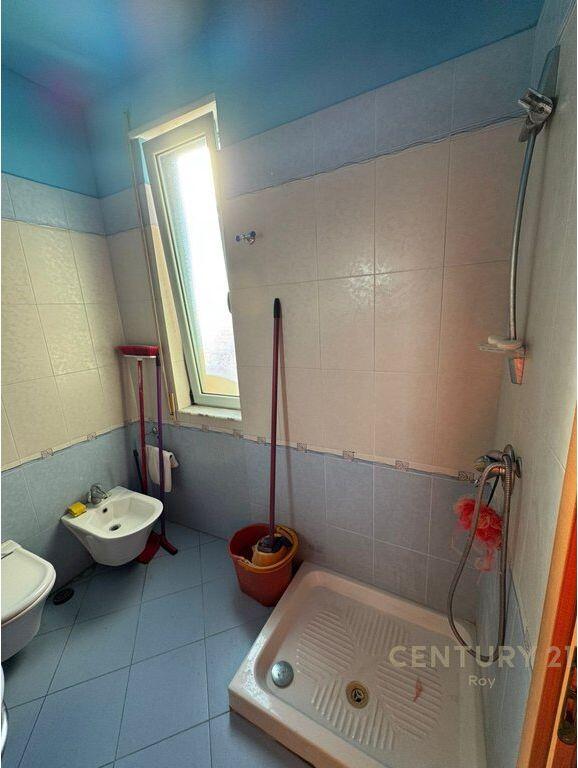 VENDESI APPARTAMENTO 3+1+2 A DURAZZO