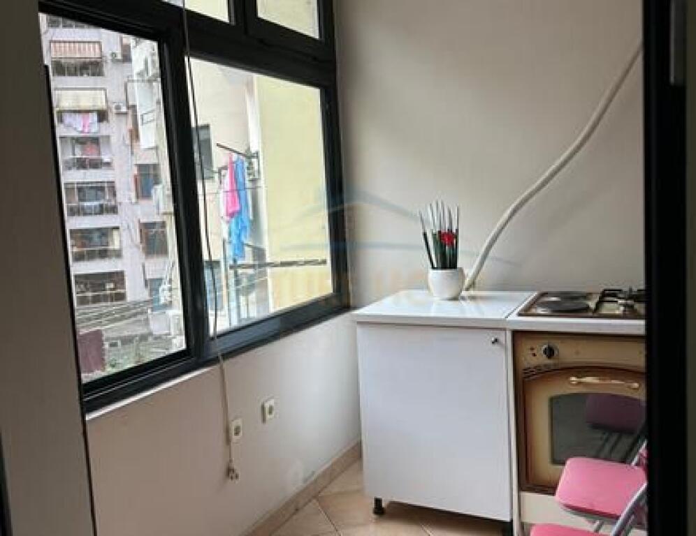 Shitet, Apartament 2+1+2, Stacioni i Trenit