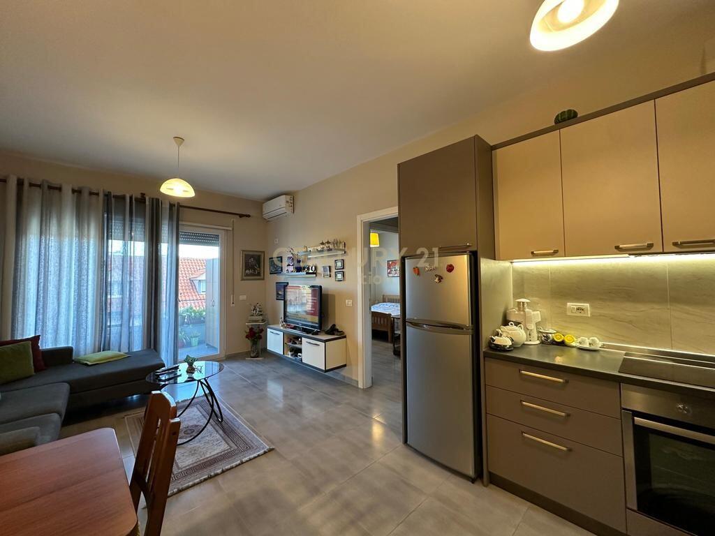 SHITET APARTAMENT 1+1 NE KOMUNE TE PARISIT !!!