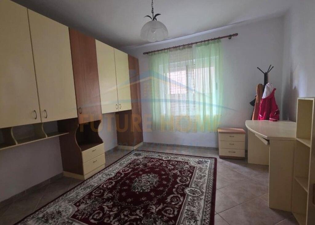 Qera, Apartament 2+1+2+2 Poste Parkimi, Xhamlliku, Tiranë.