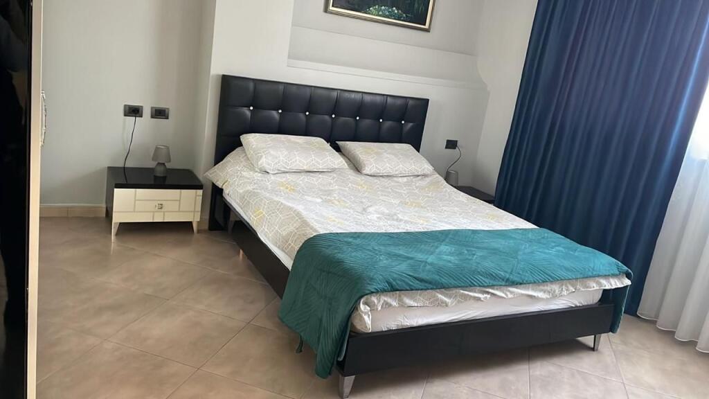 Apartament 3+1+2 per qira ne Xhamllik