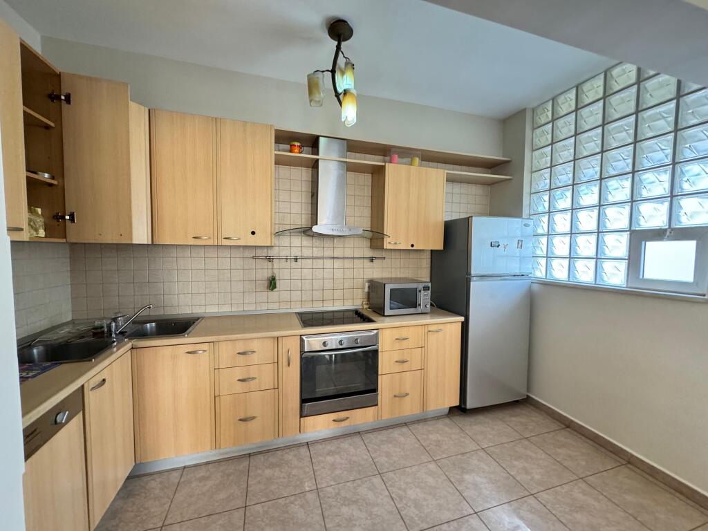 Qera apartament 2+1+2 tek rruga e elbasanit  Kati 6 pallat me 2 Ashensore  Cmimi 800€ neto  Siperfaqe 102 m2 Kusht kontraten noteriale
