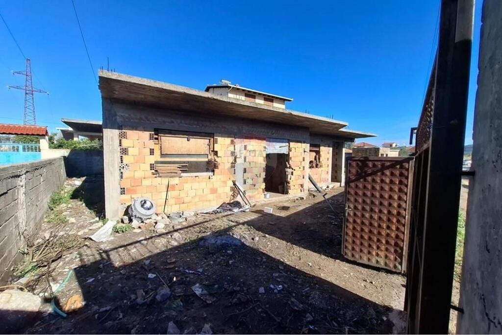 🏡 Shtëpi Private për Shitje – Rruga Mis Durhan, Vlorë´