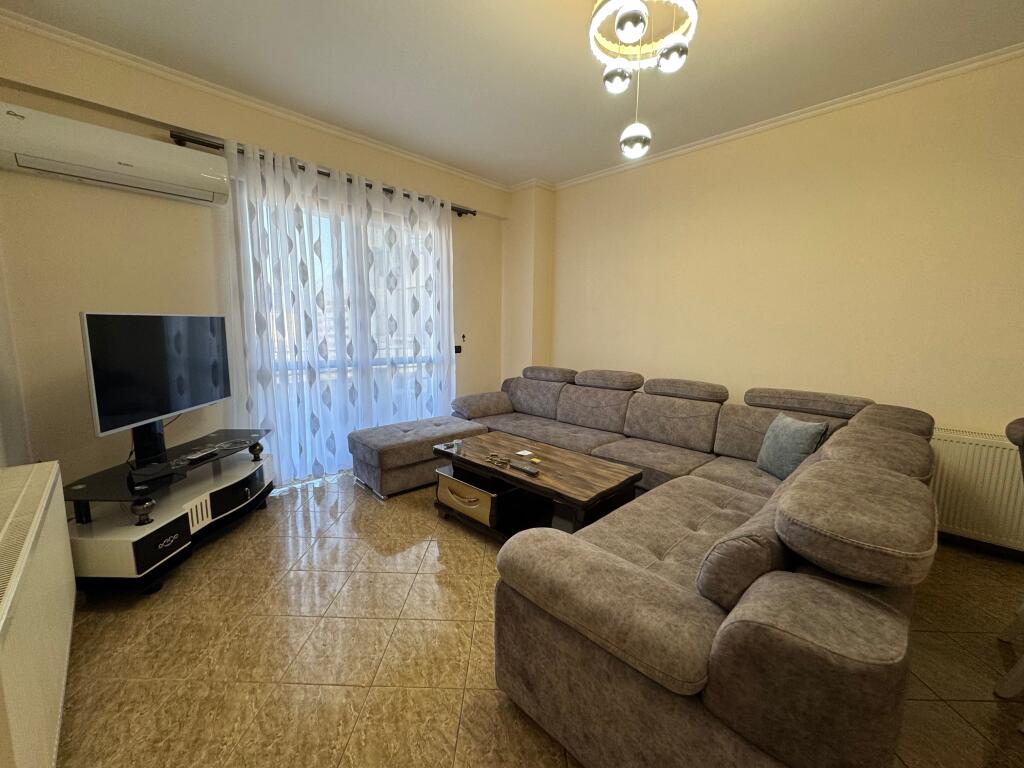 Qera apartament 2+1  Kati 4 pallat me ashensor  E mobiluar  Cmimi 60.000 leke  Prane Nela 6 ,yzberisht