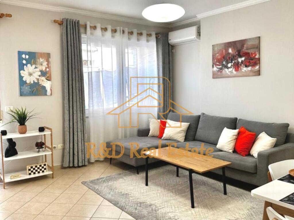 🏡 Appartamento arredato in affitto – (Viale Zogu I)📍 Adiacente al liceo Sinan Tafaj