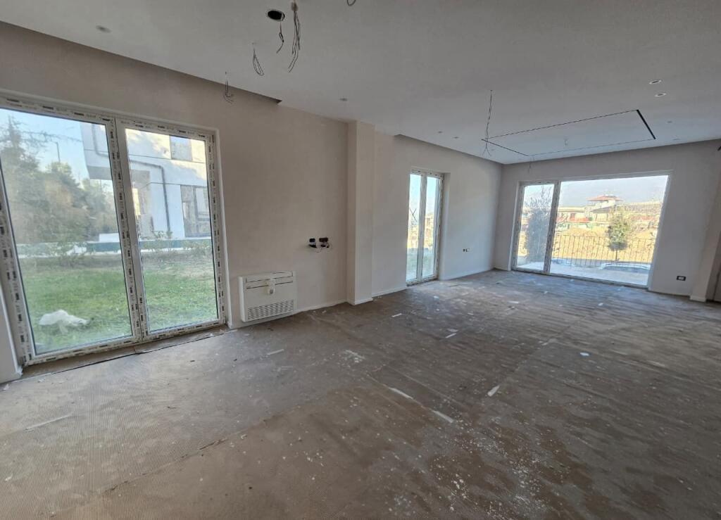Villa in Affitto nel Complesso Residenziale, Lago Secco, Tirana
