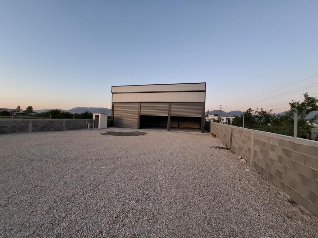 Magazzino in affitto Valias