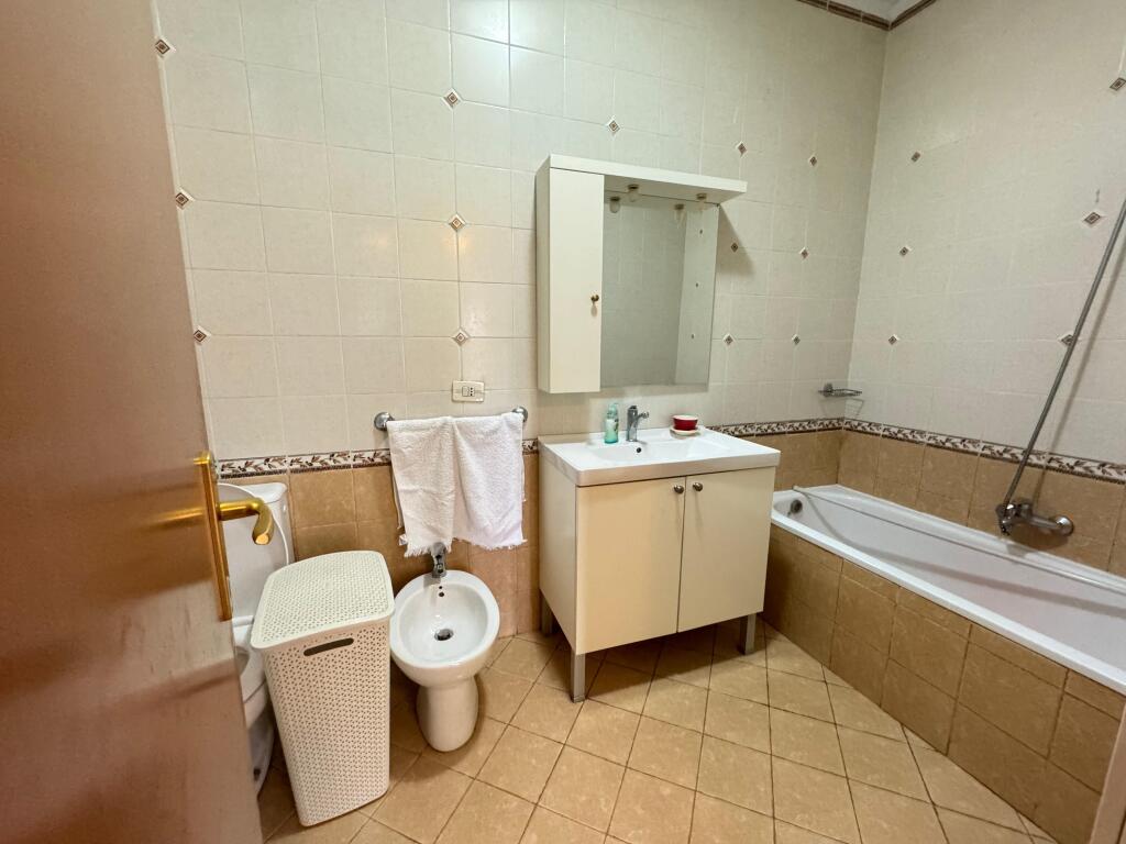 🏘️ Jepet me qira apartament 2+1+2 📍 Rruga e Elbasanit, Tiranë💶 Çmimi: 800 € neto