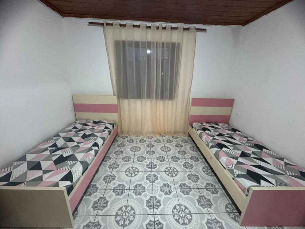 Affittasi il 2° piano di una casa privata 2+1 - Don Bosko!!!
