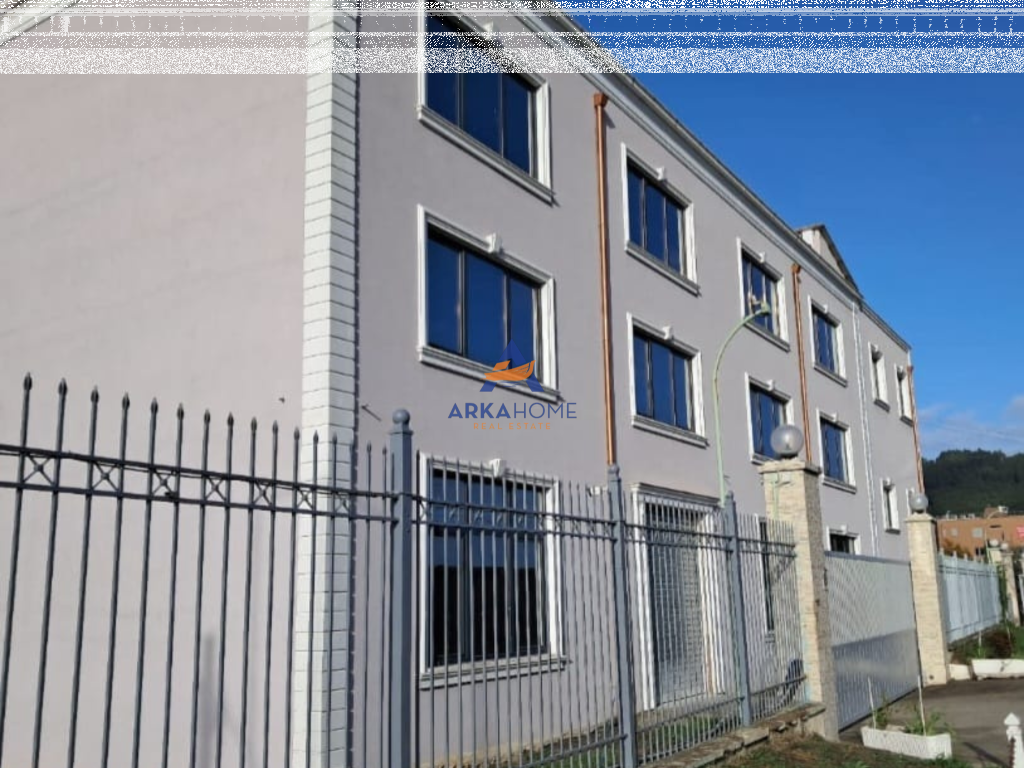 AFFITTASI EDIFICIO DI 3 PIANI INSIEME A UFFICI COMMERCIALI 1280 M2 " TIRANA VAQARR KM5" 13.000 EURO