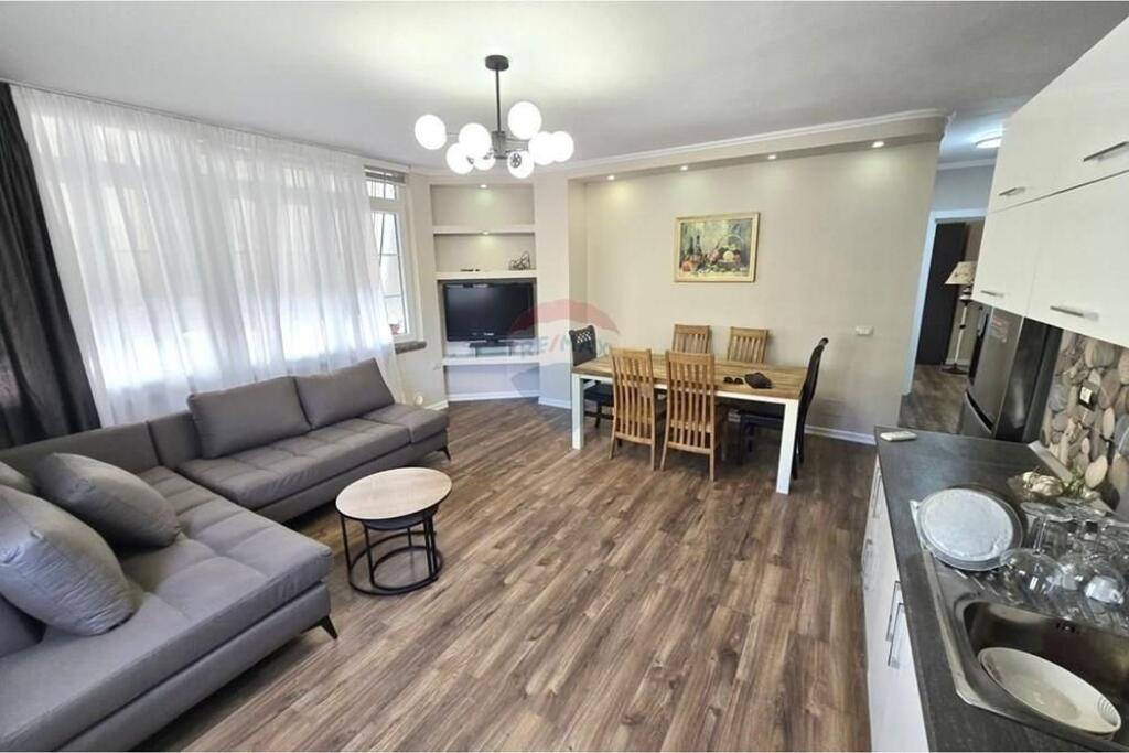 Apartament - Për Qira - Square 21, Tiranë