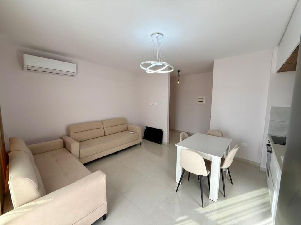 📣 AFFITTO Appartamento 2+1 Con 2 Bagni 📍 Vicino a Piazza Ali Demi ✨ 💶 Prezzo 650 Euro