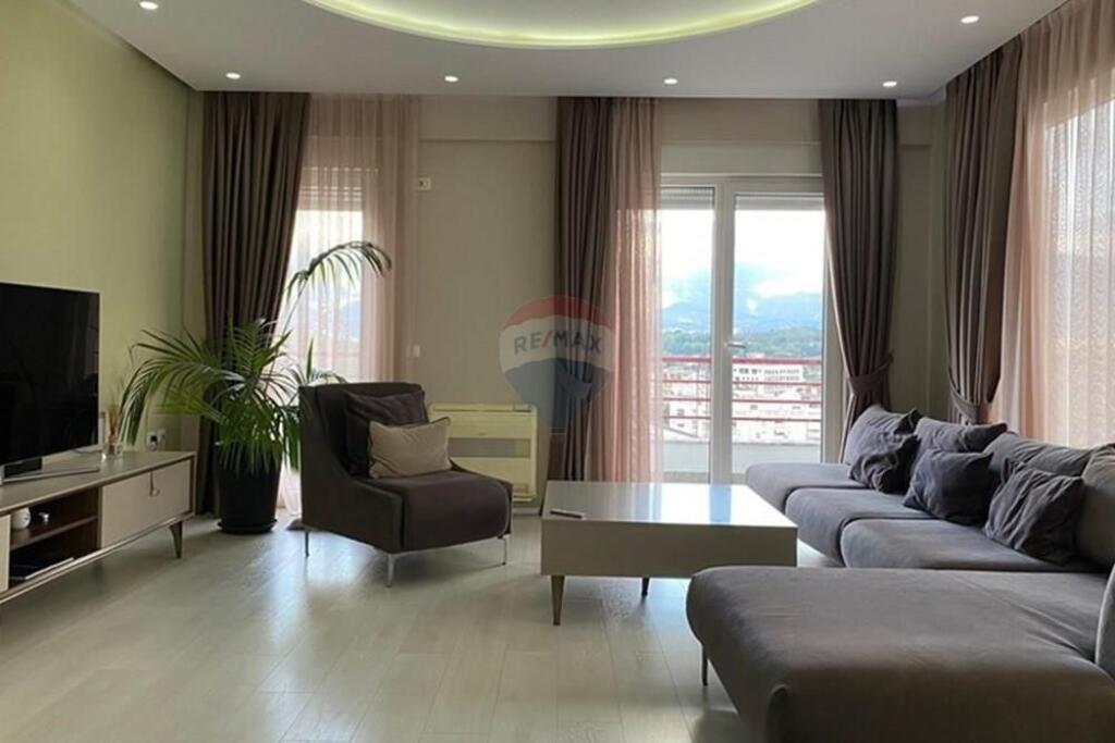 Apartment 3+1+2+for rent at the Dry Lake!